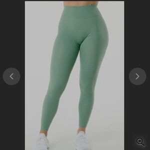 Alphalete Alphalux Wonder Legging 27 inch inseam Size Small